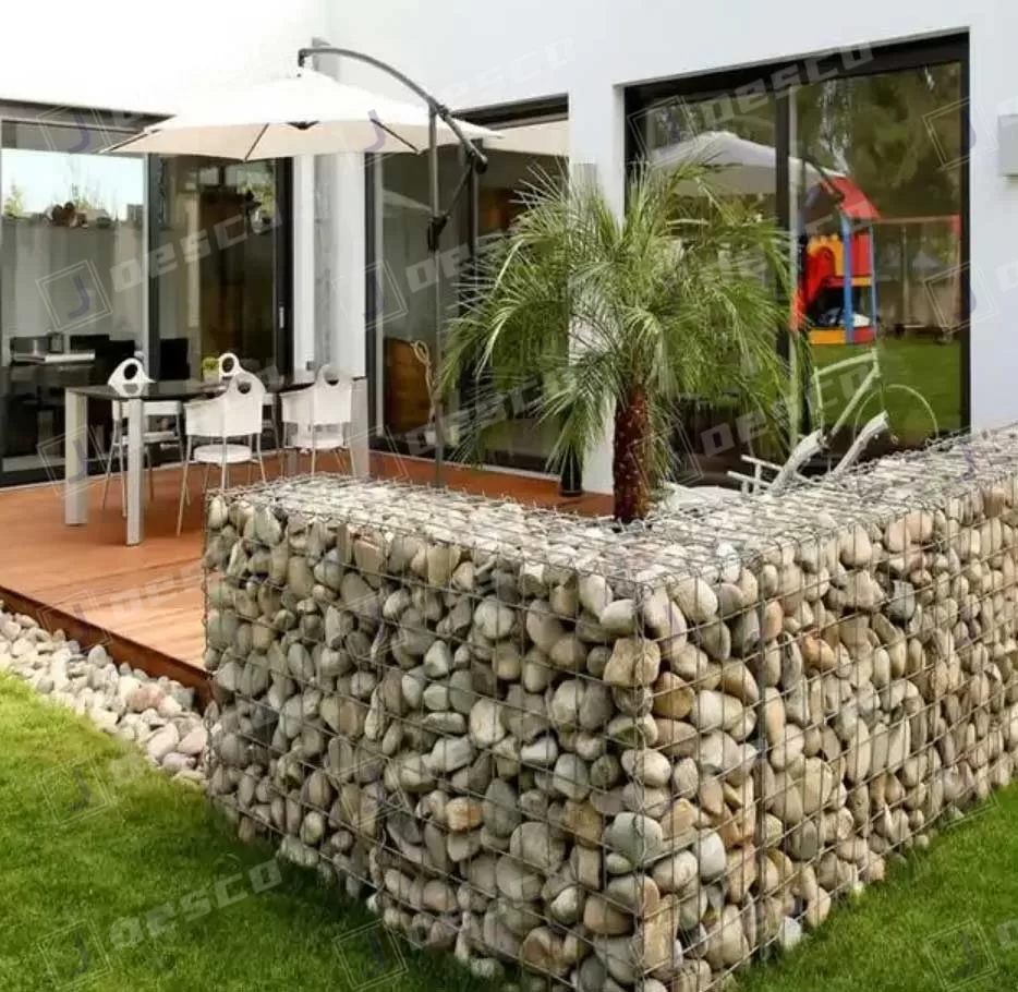 Landscape gabion retaining wall